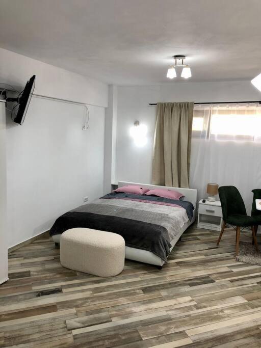 Garsoniera- Bulevard Dem Radulescu Ramnicu Valcea Exterior foto